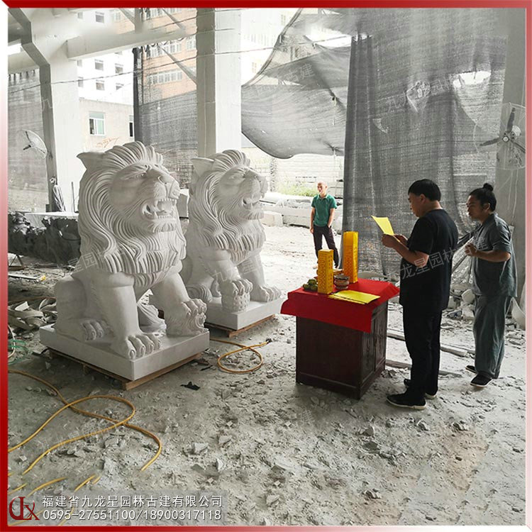 漢白玉石獅子開(kāi)眼圖