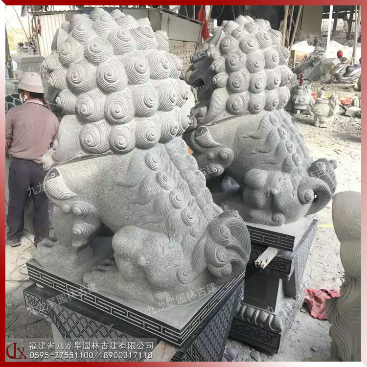 廟門(mén)口青石石獅子圖片